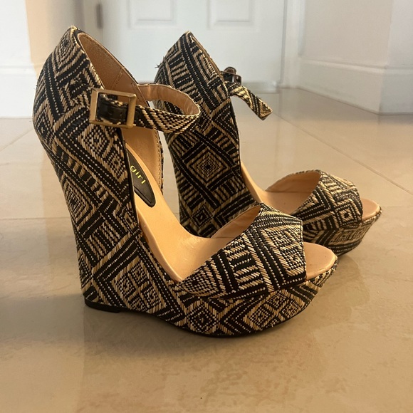 Madden Girl Hemp woven wedges Size 7 - Picture 2 of 5